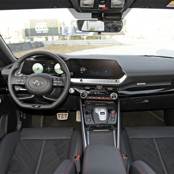 Hyundai LAFESTA interior
